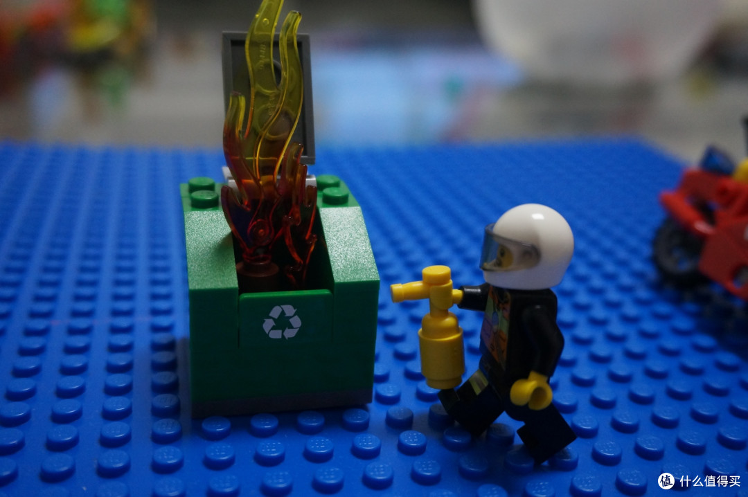 既然有白菜咱就得拣15块包邮入手的lego乐高城市组消防摩托车l60000