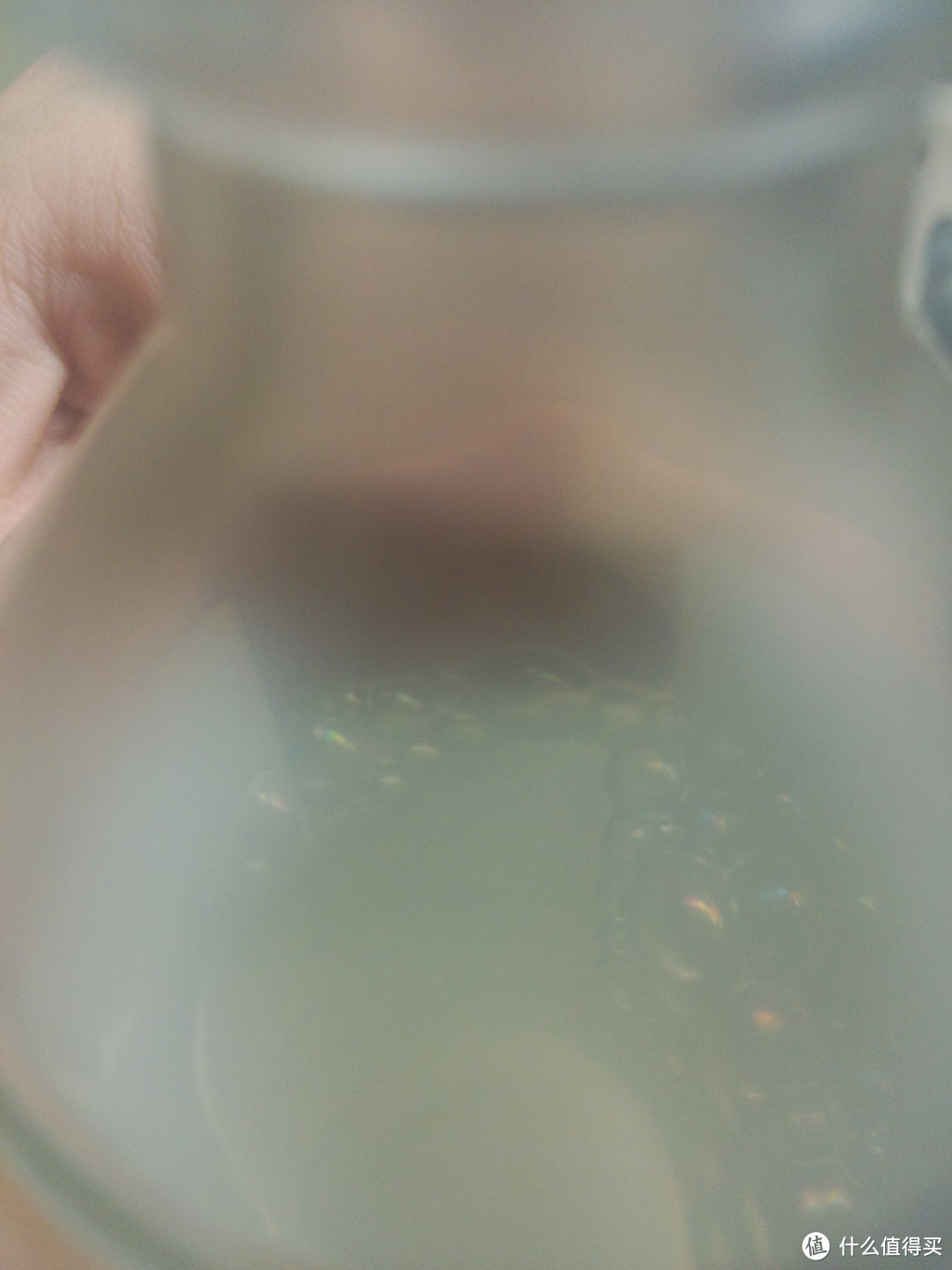 这精华水里面的泡泡，咋看起来像洗洁精似得？