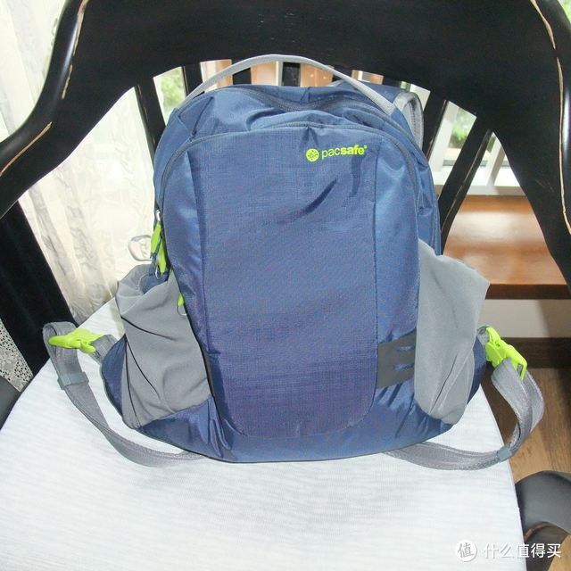 挤公交必备：pacsafe 小乌龟 Venturesafe 10L 防盗双肩包