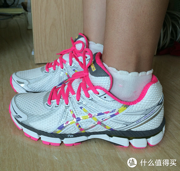 我要瘦成一道闪电的入门装备:ASICS 亚瑟士 GT-2000 女款 跑鞋+2XU 运动bra