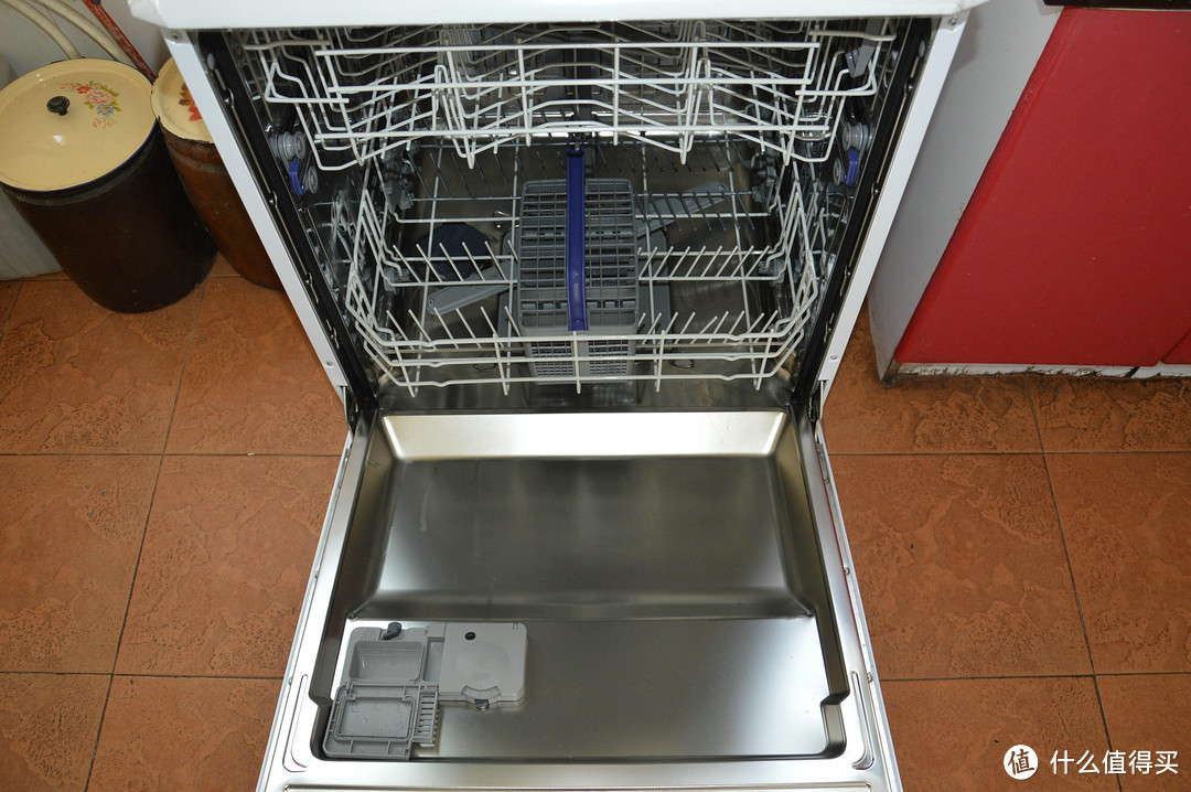 家务一把抓 勤奋小当家：BEKO 倍科 DFN1503 自动家用12套洗碗机