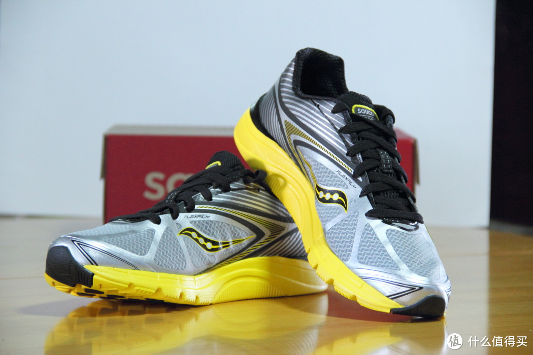 黄蓝双煞：Saucony 索康尼 Kinvara 4 轻量跑鞋