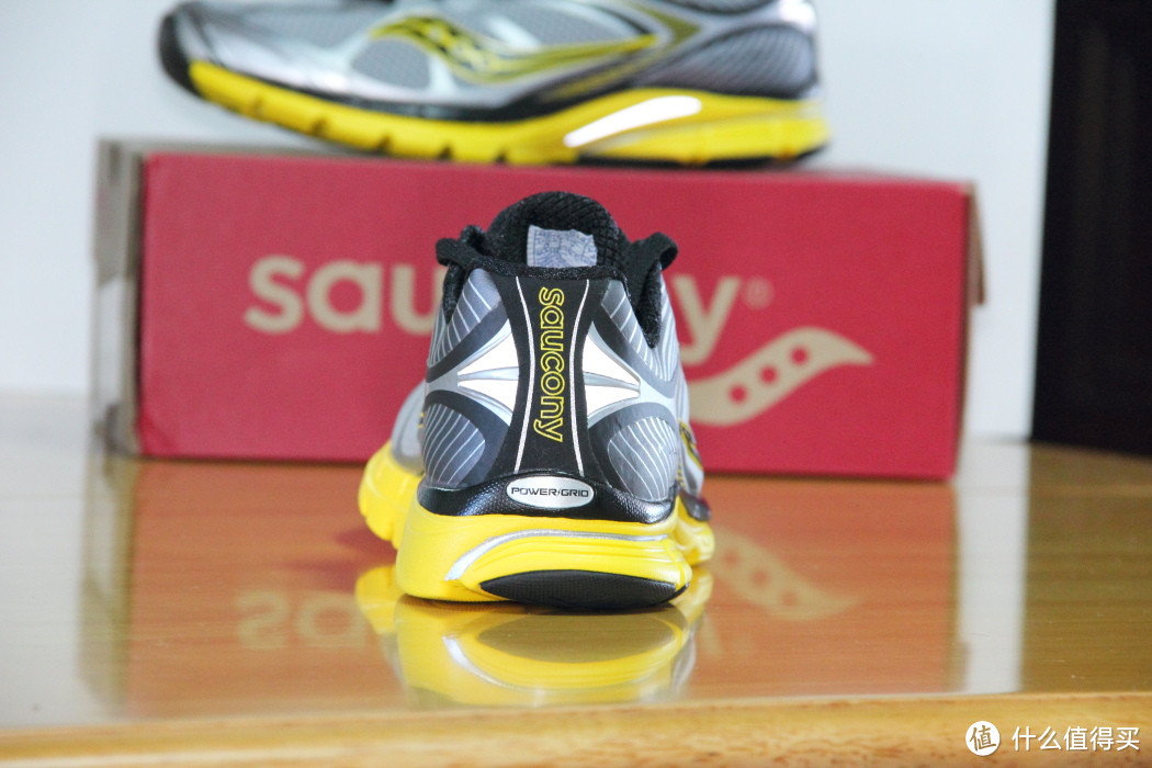 黄蓝双煞：Saucony 索康尼 Kinvara 4 轻量跑鞋