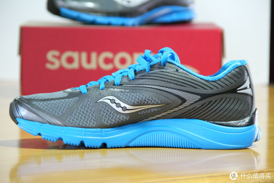 黄蓝双煞：Saucony 索康尼 Kinvara 4 轻量跑鞋