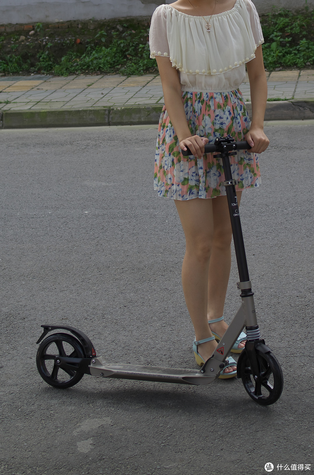 折叠党看town7-迟来的迪卡侬 oxelo town7 成人滑板车评测报告_轮滑运