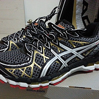 被晒到烂的 ASICS 亚瑟士 GEL-Kayano 20 男款*级支撑跑鞋