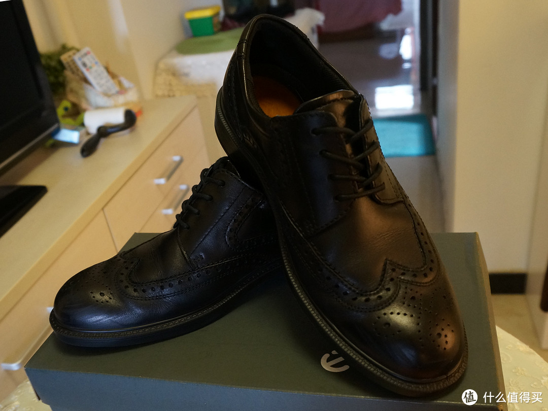 爱我还是她：ECCO 爱步 Brogue 牛津鞋 VS Clarks 其乐 Brogue 正装鞋