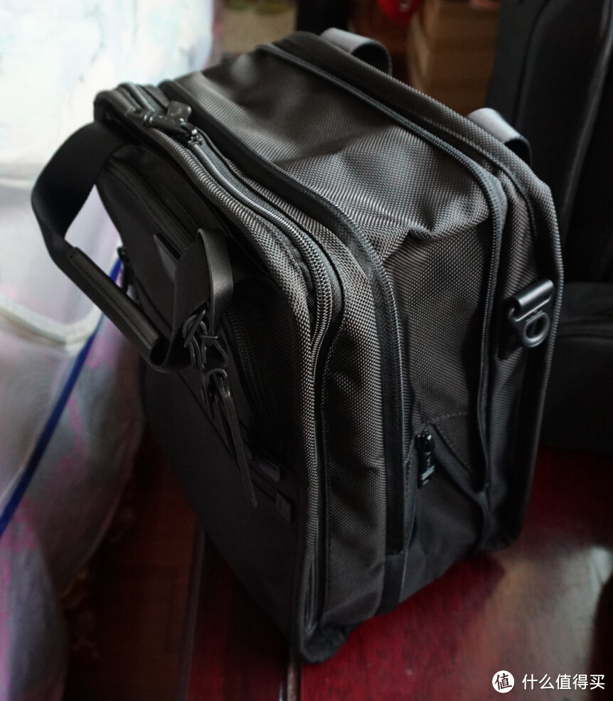 非主流通勤包Tumi Luggage Alpha Travel Tote 男款单肩包