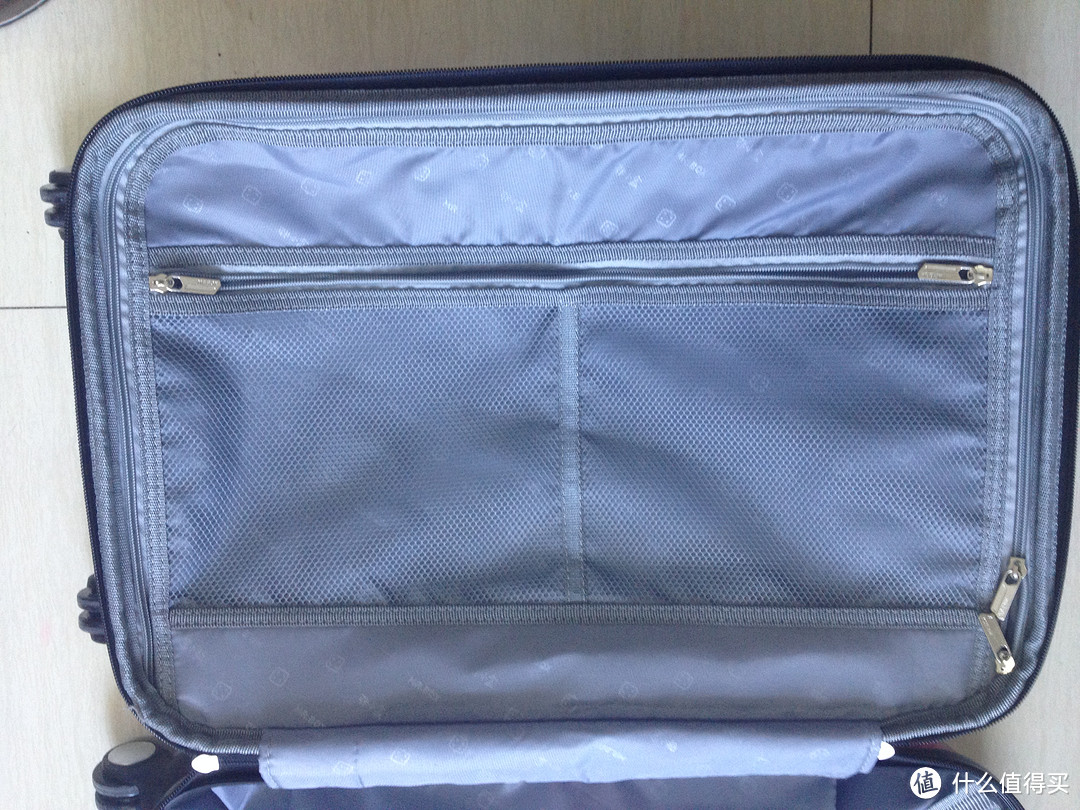 一个人的行李：张小盒 盒子世界款 自由旅行箱