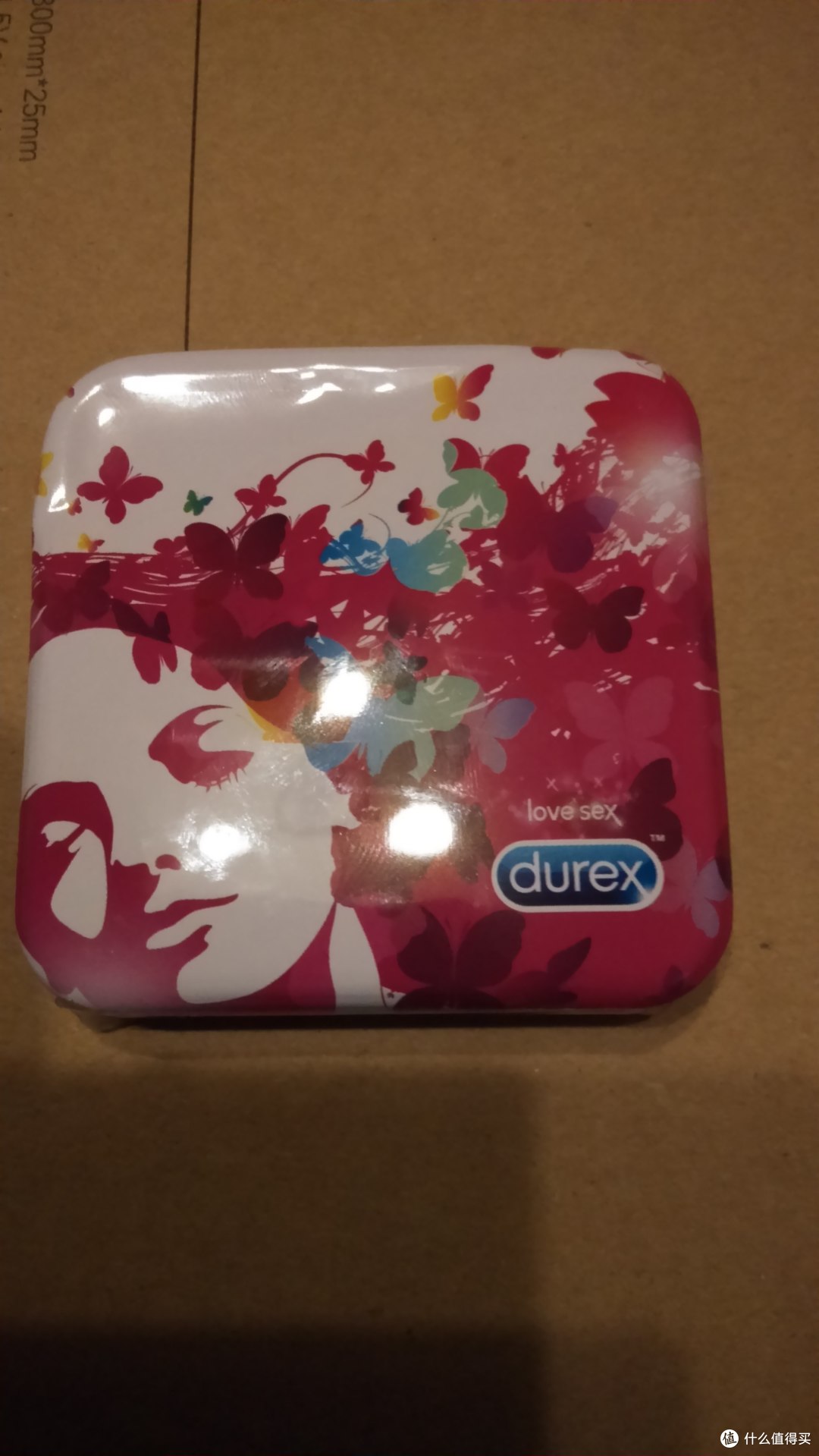 杜蕾斯lovebox三只装铁盒还是很方便的