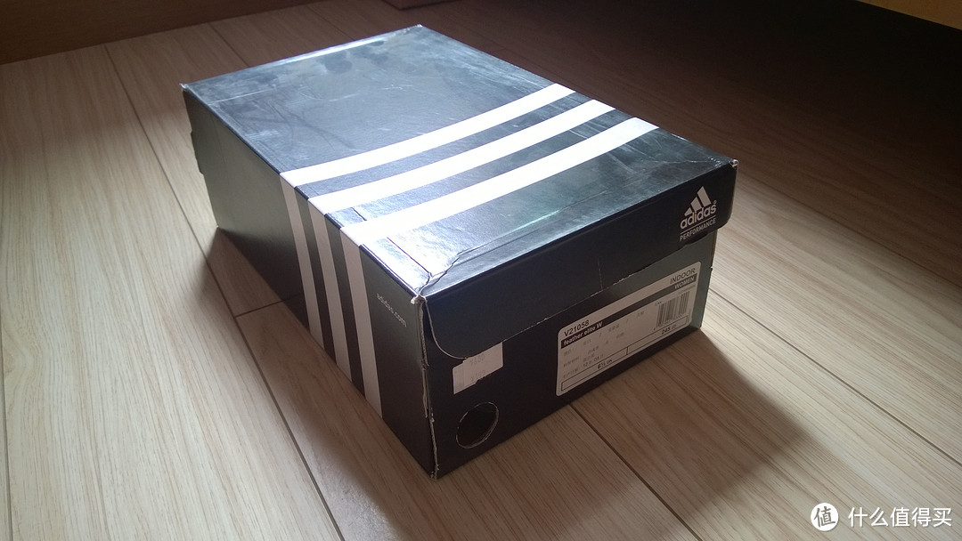 adidas 阿迪达斯 男款羽毛球鞋 V21459