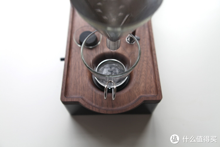 用咖啡香不让你赖床 英国设计师设计 Barisieur 咖啡闹钟