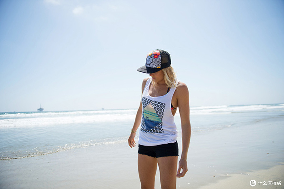 VANS 范斯 携手 Leila Hurst 推出新款夏季全系列冲浪女装