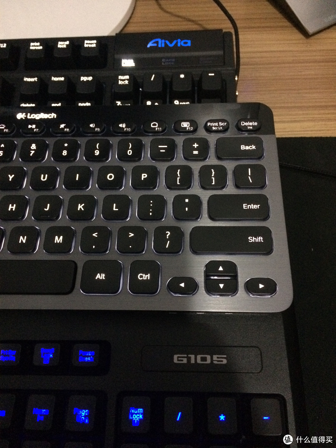 一夜长草的 技嘉 Aivia Osmium 机械键盘 — 白色背光、茶轴
