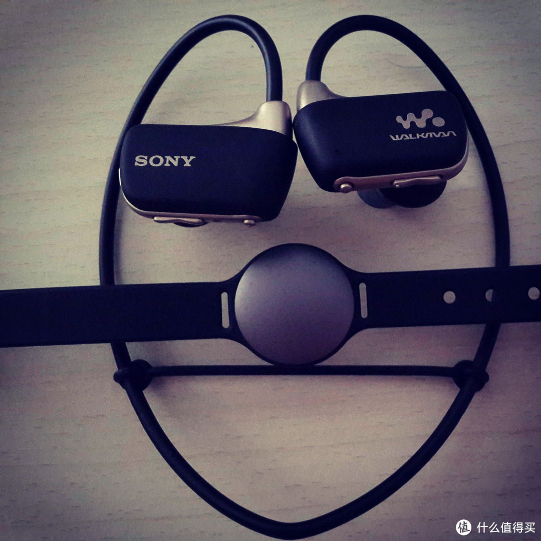 为了运动：Misfit Shine 运动追踪器 & Sony 索尼 NWZ-W273S 头戴型MP3