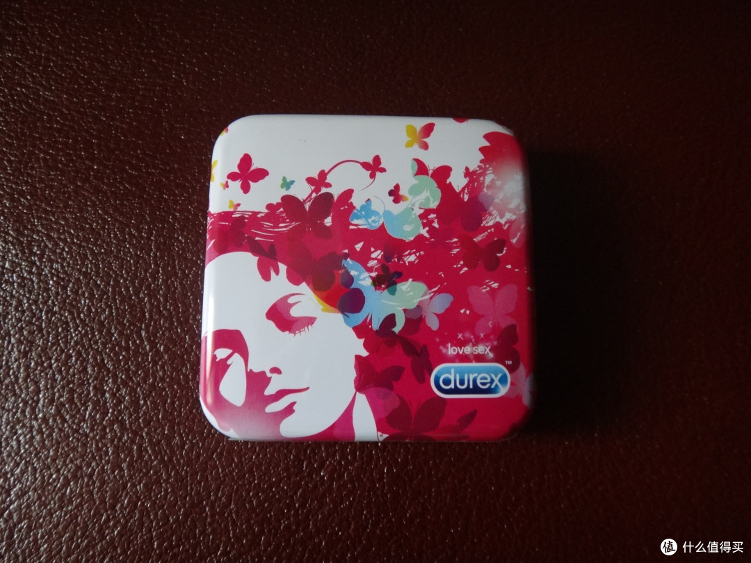 就是下图的小盒子,如果不是印着durex字样,绝对会以为是超市里的薄荷