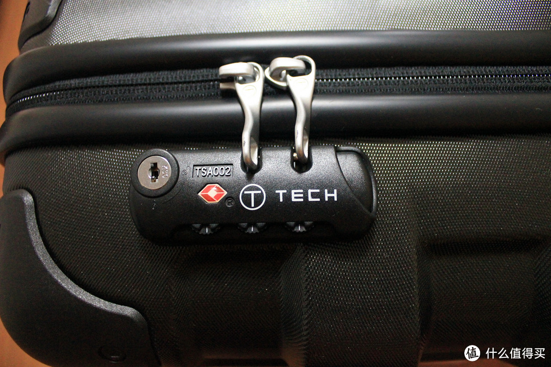 Tumi T-Tech Cargo Continental Carry-On 登机拉杆箱