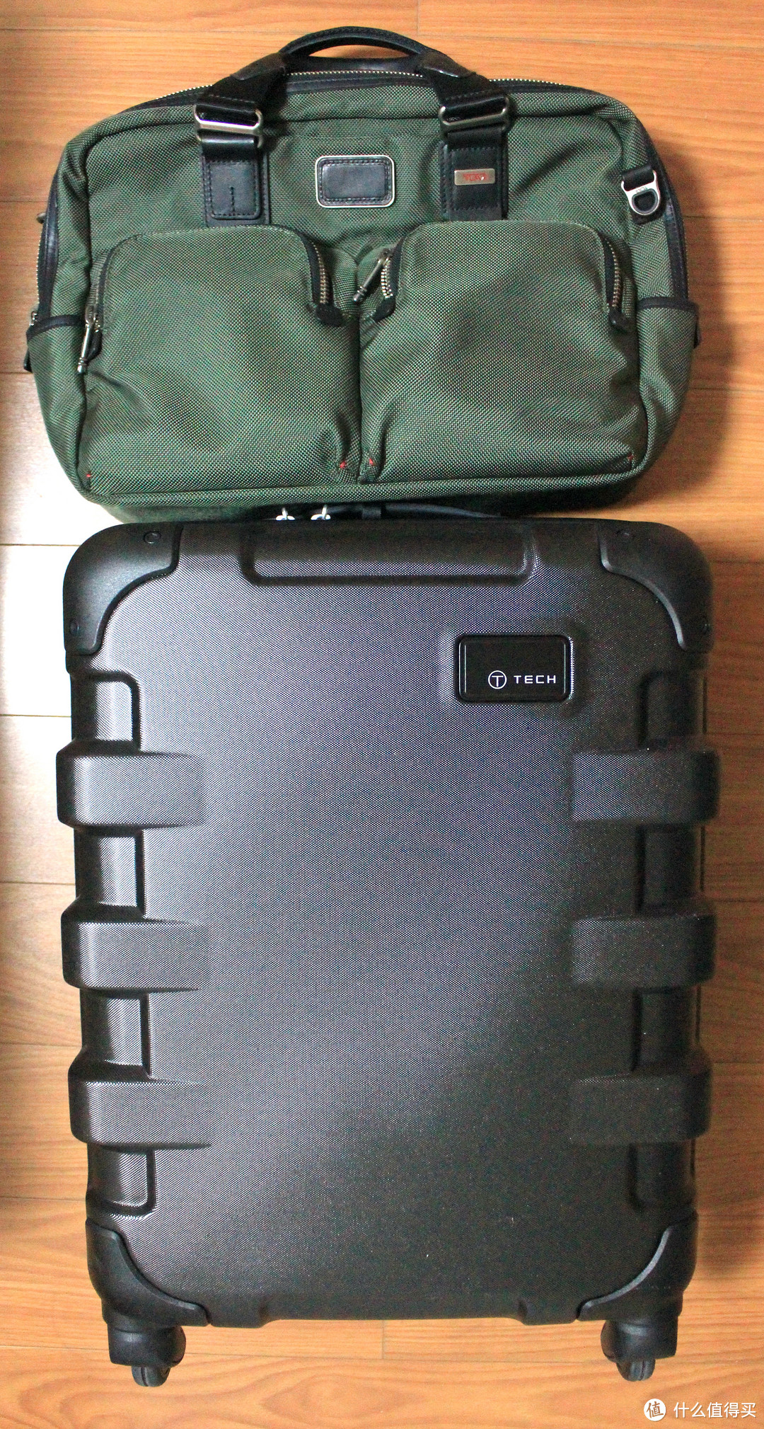 Tumi T-Tech Cargo Continental Carry-On 登机拉杆箱