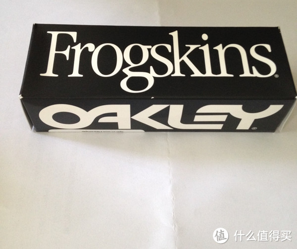 四轮载人，两轮载魂，机车男的夏天——OAKLEY FrogSkins 车王罗西限量款