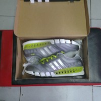 阿迪达斯 CLIMACHILL cc revolution m 男款跑步鞋外观展示(鞋面|鞋垫|鞋底|鞋标)