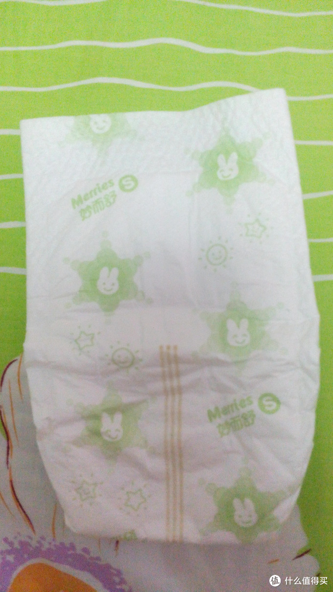 纸尿裤上的图案都是绿色的，比较单一，和日本花王不同。