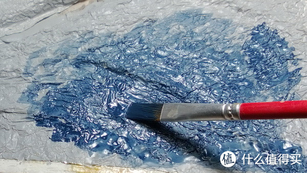 喷完底漆后用亚光蓝和海蓝调和出颜色分多次给海面上色