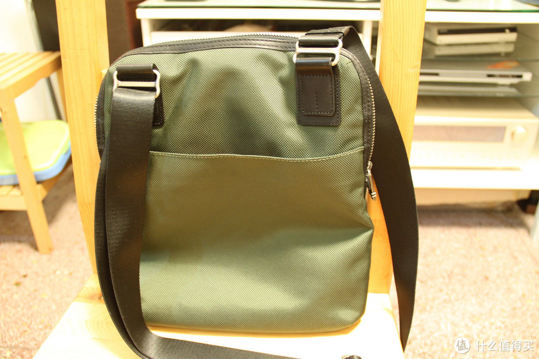 TUMI Annapolis Zip Flap 22304 男款单肩包