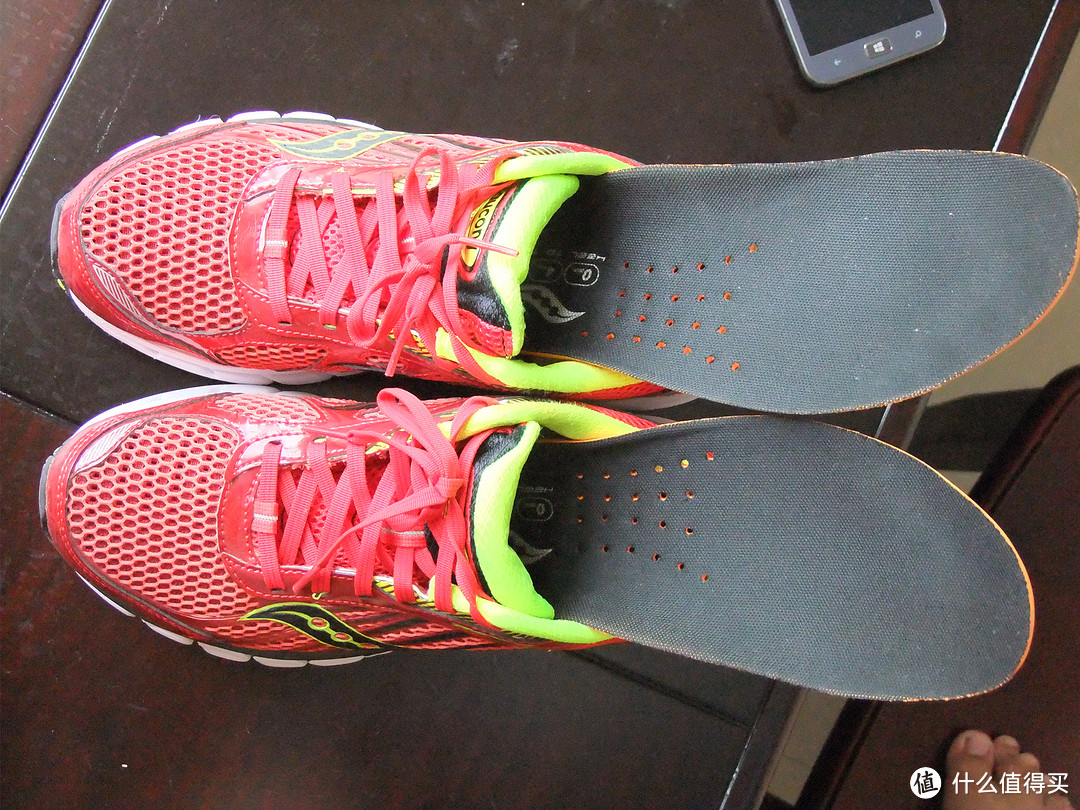 跑步装备:Saucony 索康尼 Ride 6 男款次*级缓震系跑鞋 & Plantronics 缤特力 BackBeat 903+ 运动式蓝牙立体声耳机