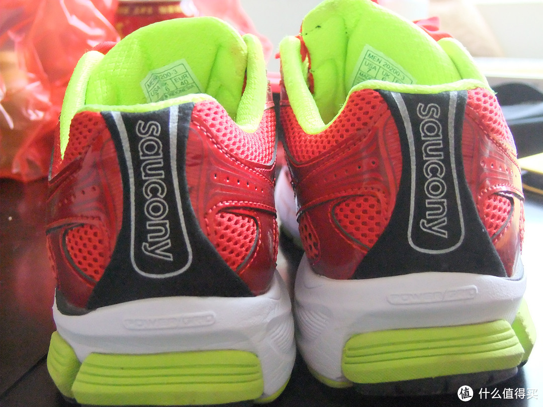 跑步装备:Saucony 索康尼 Ride 6 男款次*级缓震系跑鞋 & Plantronics 缤特力 BackBeat 903+ 运动式蓝牙立体声耳机