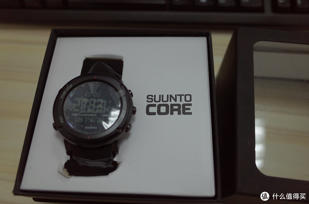 SUUNTO 颂拓 core 深黑铝户外腕表 SS018734000