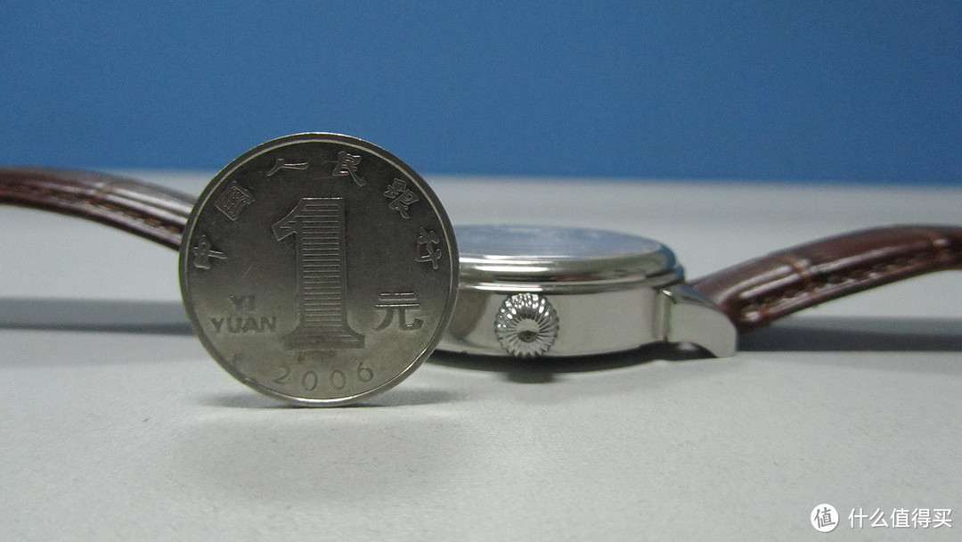 Diors也要文艺范儿:BULOVA 宝路华 ACCUTRON GEMINI 63B153 皮带腕表