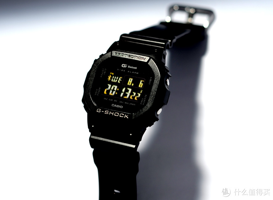 续航两年的“智能GSHOCK”：CASIO 卡西欧 蓝牙G-SHOCK系列 GB5600B-1BJF 运动腕表