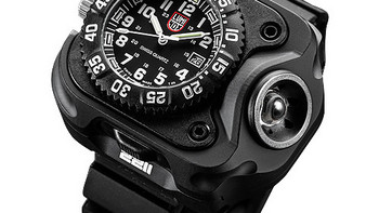 SureFire 与 Luminox 联合打造 2211 WristLight 腕表手电正式开卖