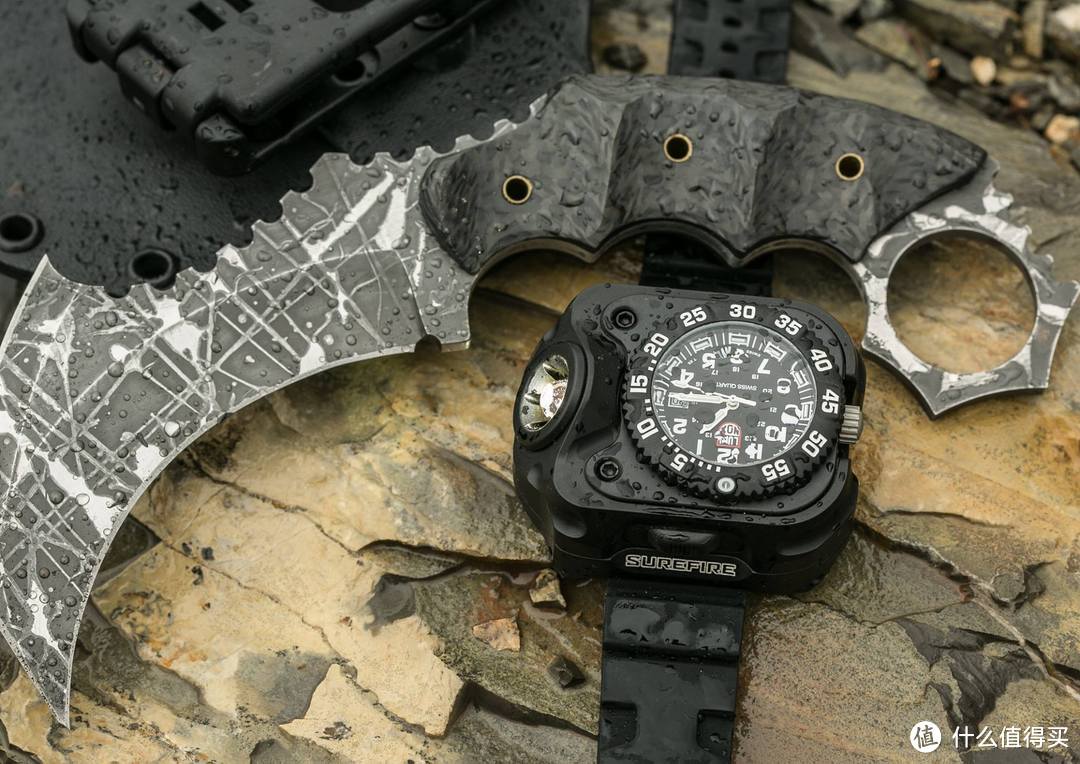 SureFire 与 Luminox 联合打造 2211 WristLight 腕表手电正式开卖