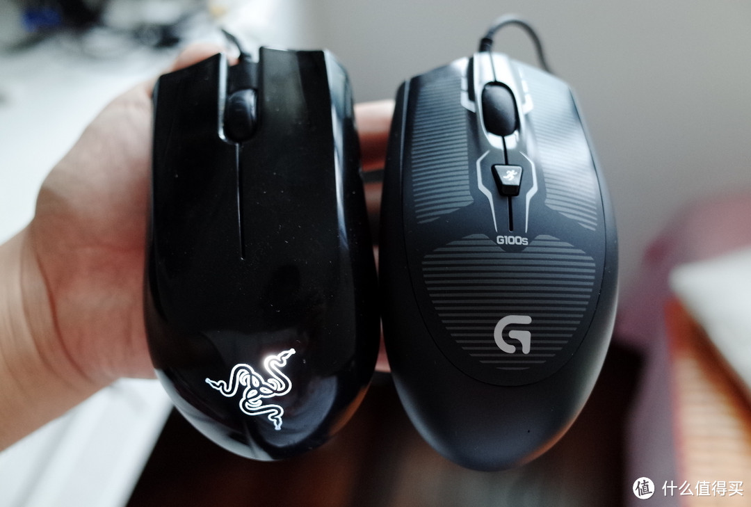 两款入门级游戏鼠标的对决：Razer 雷蛇 地狱狂蛇 Abyssus 镜面版 VS Logitech 罗技 G100s