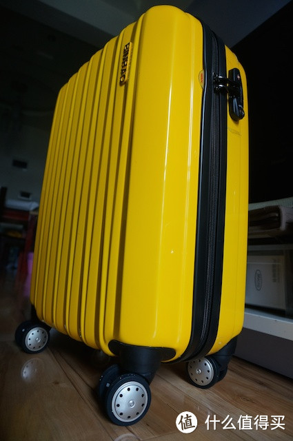 colorful生活的开始，购入BINHAO 宾豪 嫩黄色 进口PC20寸拉杆登机箱 998383HA