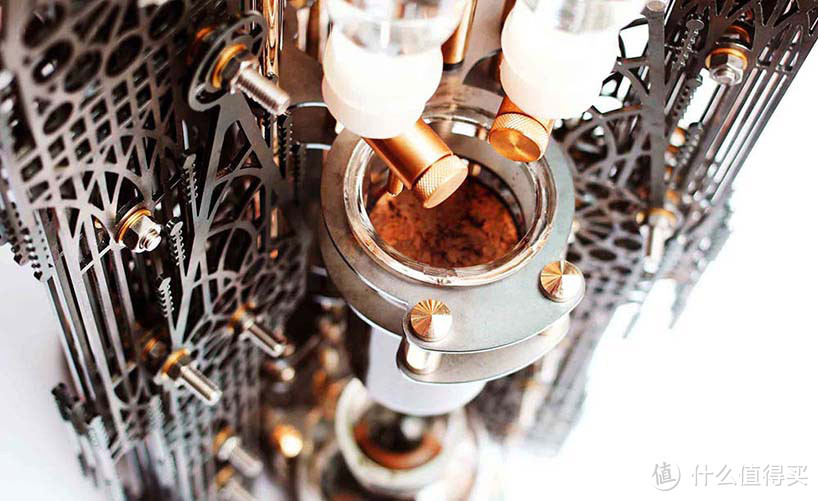 韩国设计团队 Dutch Lab 推出蒸汽庞克主题冰滴咖啡壶设计 Gothicism