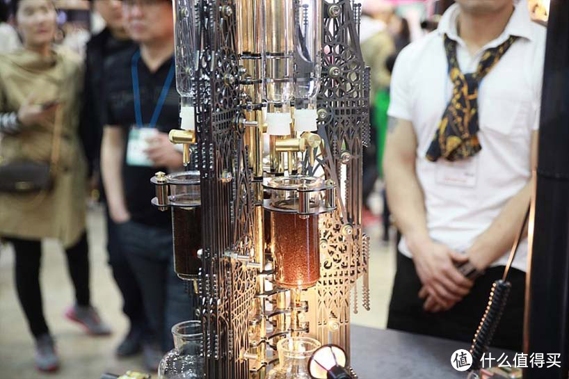 韩国设计团队 Dutch Lab 推出蒸汽庞克主题冰滴咖啡壶设计 Gothicism