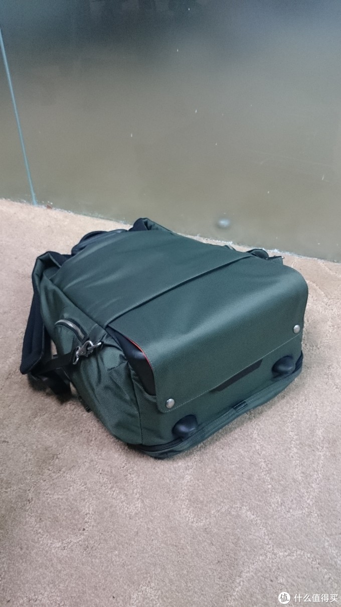 Tumi Alpha Lemoore Wheeled 旅行拉杆包 22472