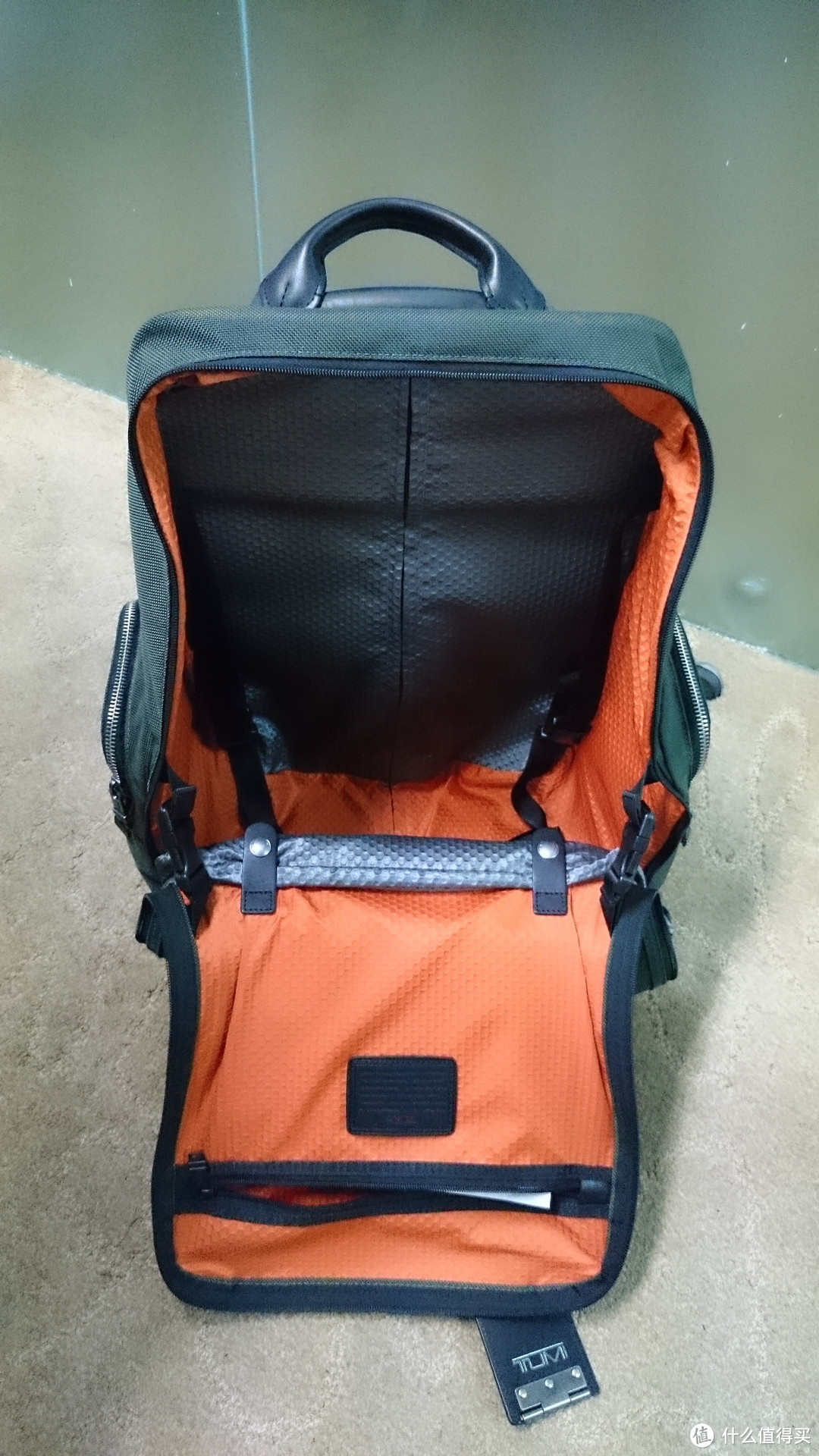 Tumi Alpha Lemoore Wheeled 旅行拉杆包 22472