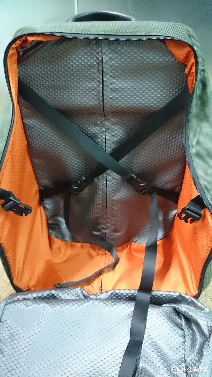 Tumi Alpha Lemoore Wheeled 旅行拉杆包 22472