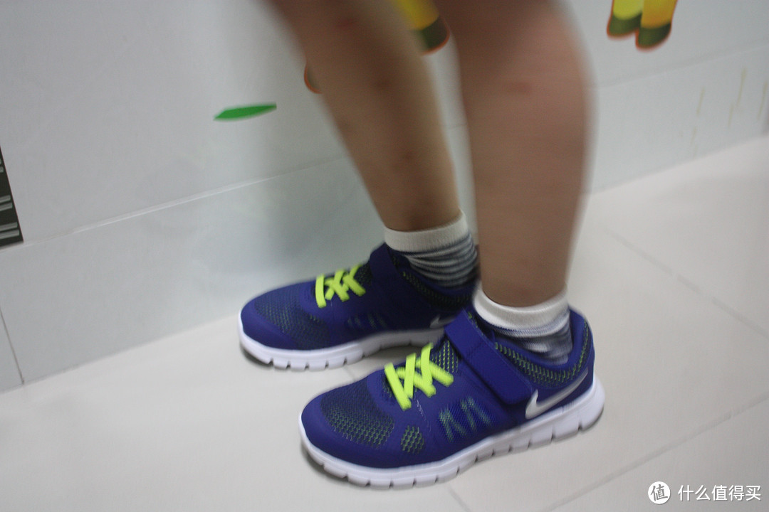 开学季 优购购入NIKE 耐克 2014  蓝色男小中童跑步鞋 643246