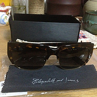 看上去hold不住和真的hold不住的墨镜：Elizabeth and James Ogden、Ray-Ban RB4125