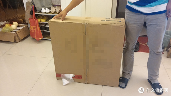 包装箱很大，LZ仅做参照物对比大小，请自动忽略~