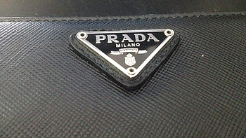 PRADA 普拉达 SAFFIANO ORO 黑色牛皮压纹拉链带笔位长款钱包