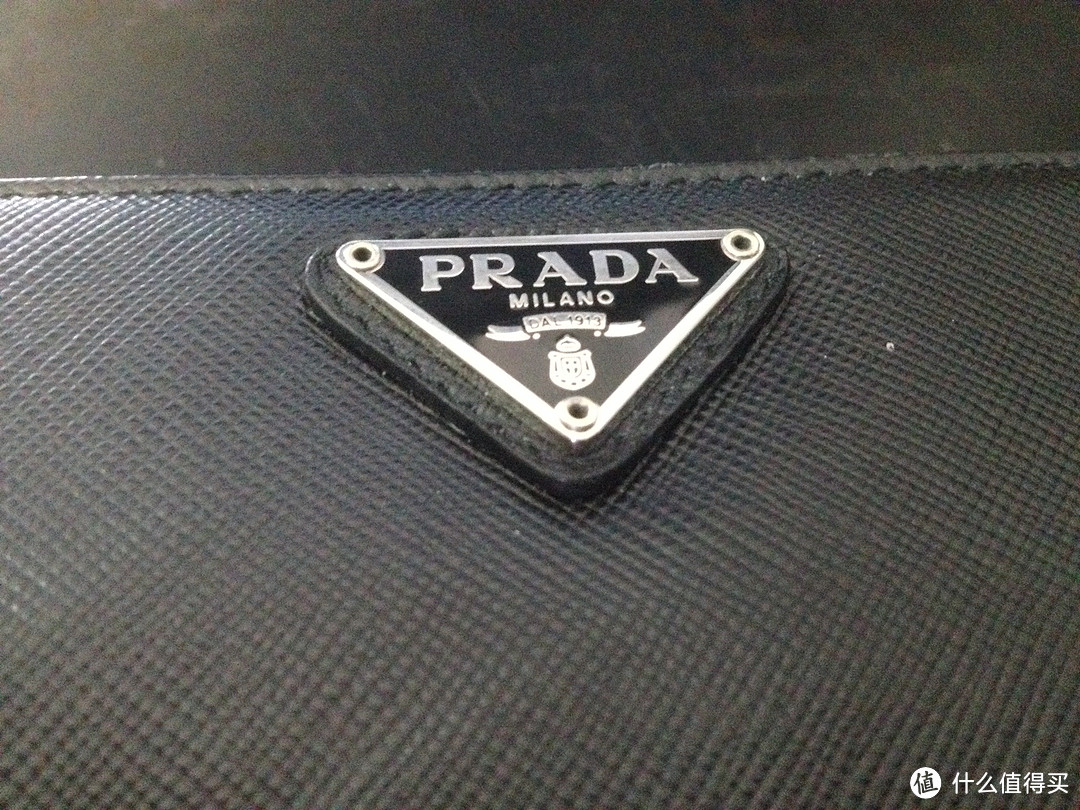 PRADA 普拉达 SAFFIANO ORO 黑色牛皮压纹拉链带笔位长款钱包