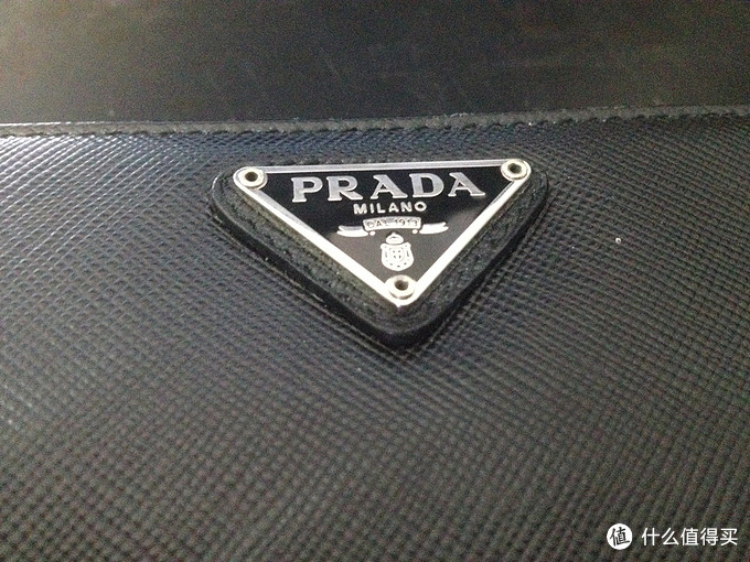 男人 就该对软妹币好一点 篇二 Prada 普拉达saffiano Oro 黑色牛皮压纹拉链带笔位长款钱包 男士钱包 什么值得买