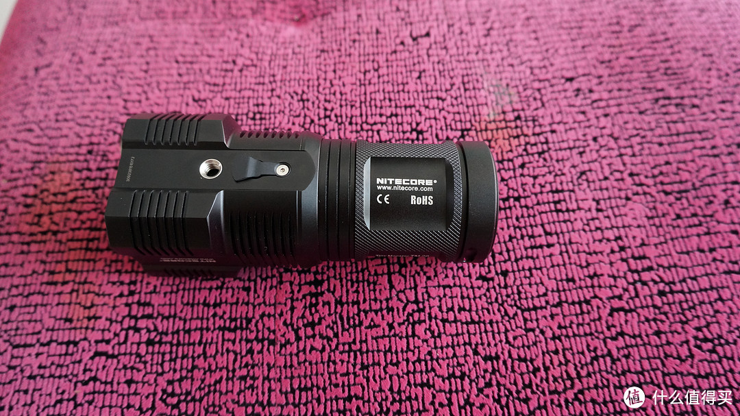 手电筒中的小怪兽：NITECORE 奈特科尔 TM-26 强光手电筒