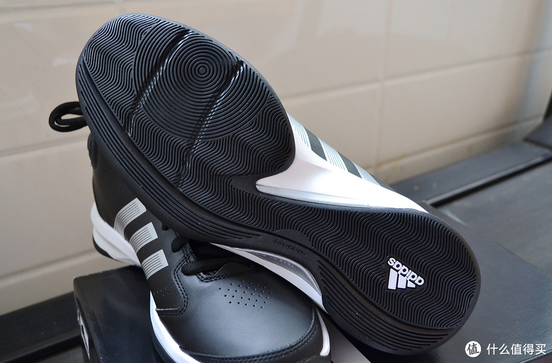 真假牛皮？白菜价adidas 阿迪达斯男子场上款篮球鞋 G65870