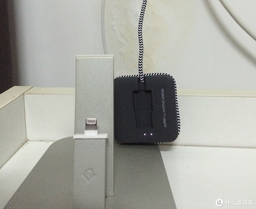 水果的超萌小伙伴儿：Native Union Jump Cable iPhone 移动电源+充电数据线